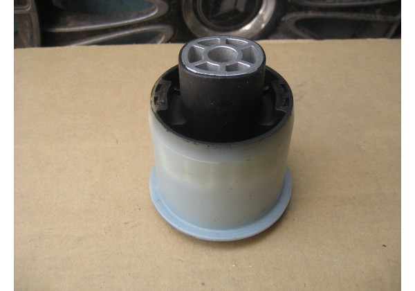 Сайлентблок задньої балки Renault Scenic III, Grand Scenic III, Megane III, Fluence, 550445344R